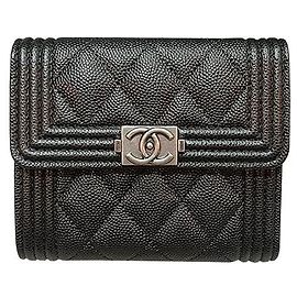 Chanel Carteira vintage em prata Caviar Boy com aba: Preto