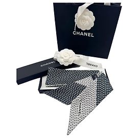 Chanel Lenço de seda com logo CC para mulheres, preto e branco Preto