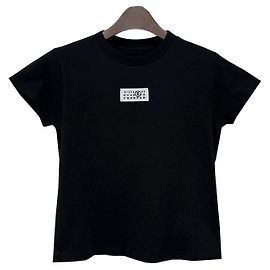 Maison Martin Margiela Camiseta preta com logo de número e mangas curtas Preto