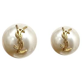 Saint Laurent Brincos de pérola com logo YSL dourado creme Branco