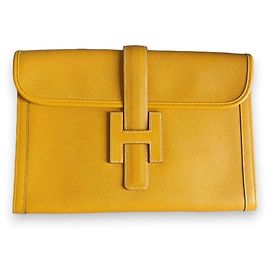 Hermès – Jige Clutch in Courchevel Leather, Golden Button Yellow