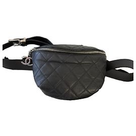Sac banane matelassé Chanel en cuir noir Noir