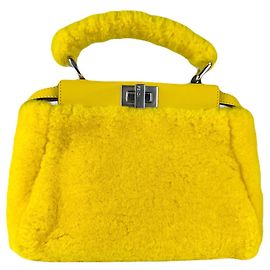 Sac à main Fendi Peekaboo Mini en fourrure Jaune