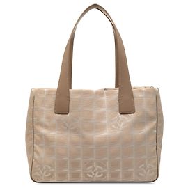Bolsa tote de nylon bege da nova linha de viagem da Chanel Bege