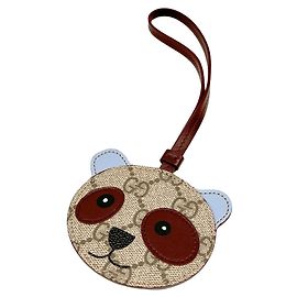 Charm de bolsa em forma de panda com emblema GG da Gucci Vermelho Bege
