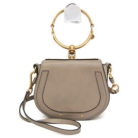 Bolsa Chloé Nile em couro cinza e camurça
 Cinza