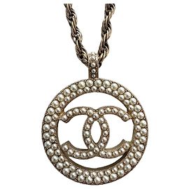 Colar Chanel dourado metal pérolas Dourado