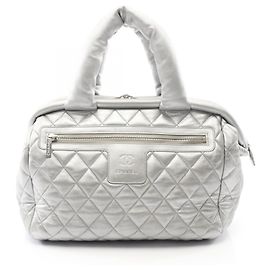 Bolsa Chanel Coco Cocoon em couro prateado Prata