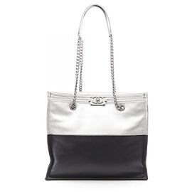 Chanel Boy Tote Bag in Black Leather Black