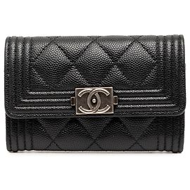 Tarjetero Boy de Caviar Negro Acolchado Chanel Negro
