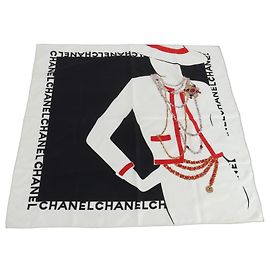 Cachecol com padrão Mademoiselle da Chanel Preto Vermelho Bege