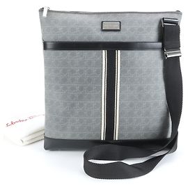 Bolsa de Ombro de Couro Gancini da Salvatore Ferragamo Marrom