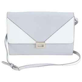 Tod's Leder Schultertasche mit Kette in Grau Braun