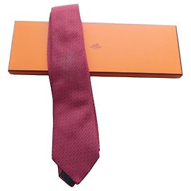 corbata hermès de seda pesada con su caja Roja