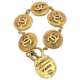Pulseira charm em placa Coco Mark Cambon da CHANEL Dourado
