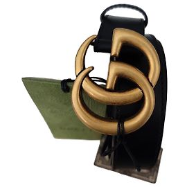 Cinto Gucci Marmont em couro preto com fivela GG dourada Preto Dourado