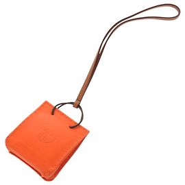 Charm de bolsa em couro de cordeiro Milo laranja da Hermès Laranja