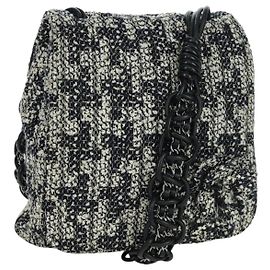 CHANEL Chain Shoulder Bag tweed White Black CC Auth bs33641V Black White