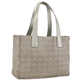 CHANEL Nova Bolsa de Viagem Nylon Bege CC Auth BA11252 Bege