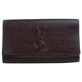 Pochette Belle De Jour Monogram en vernis texturé rouge grand format de Saint Laurent Rouge Bordeaux