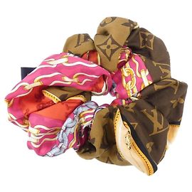 Scrunchie Chouchou Tro Choux di Louis Vuitton Marrone