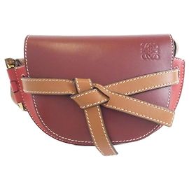 Bolsa de Ombro Mini Gate da Loewe Bordeaux
