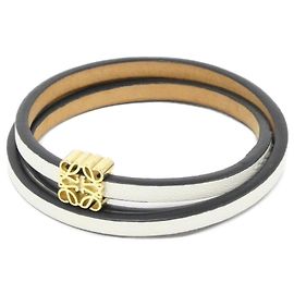 Pulseira Charm Loewe de Couro Branco e Dourado Branco