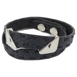 Pulseira Charm Fendi Couro Preto Prata Preto