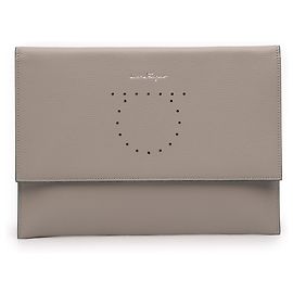 Salvatore Ferragamo Clutch Gancini em couro marrom Ferragamo Marrom Taupe