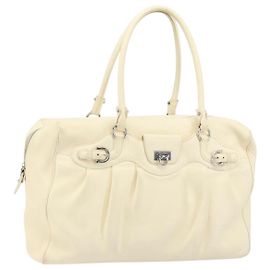 Bolsa de mão Gancini em couro branco e prata da Salvatore Ferragamo Auth 166988 Prata Branco