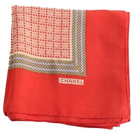 Chanel Carré rosso Rosso
