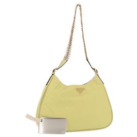 Borsa a Spalla con Catena Prada in Nylon Giallo Oro Auth LNZ1020A D'oro Giallo