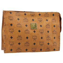 MCM Logogram Vicetos Clutch Bag in PVC Pelle Marrone Oro Auth 174595 Marrone D'oro