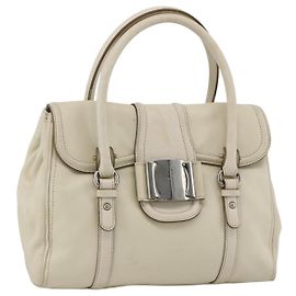 Sac à main en cuir blanc argenté Salvatore Ferragamo Auth BSZ241 Argenté Blanc