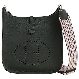 Bolsa transversal Hermès Evelyne 16 Amazone em couro Clémence. NOVA Verde escuro