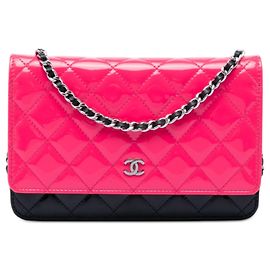Cartera de cadena acolchada bicolor en charol rosa CC de Chanel Rosa