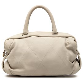 Bolsa de boliche Chanel em couro de bezerro branco com logo CC e costura selvagem Branco Cru