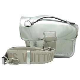 Bolsa de mão masculina Monceau Distorted da Louis Vuitton Prata