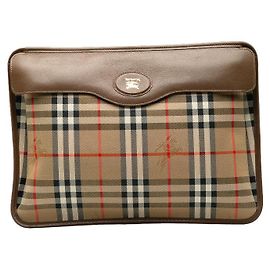 Bolso clutch de lona y cuero con estampado Nova Check Shadow de Burberry Castaño Beige