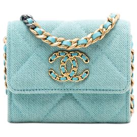 Chanel Blau gestepptes Denim 19 Kartenhalter mit Kette Blau Hellblau