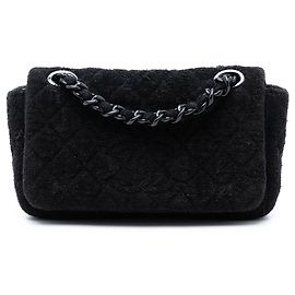 Chanel Noir CC Matelassé en Tissu Éponge Noir