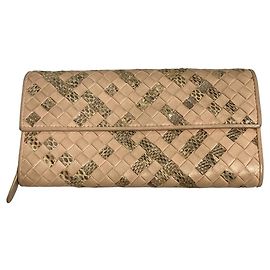 Bottega Veneta Intrecciato Python Langbörse Pink