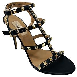 Valentino Garavani Sandales en cuir caged Valentino noires / dorées Rockstud Noir