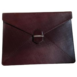 Yves Saint Laurent Clutch YSL de cuero granulado marrón Burdeos Marrón oscuro