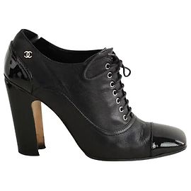 Chanel Scarpe nere con lacci Nero
