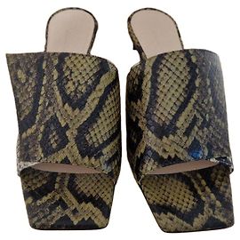 Sandales à talons en cuir effet python Wandler Marron Noir Vert
