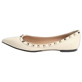 Valentino Cream rockstud flats - size EU 38 Cream