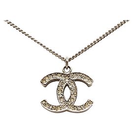 Colar pendente de strass prateado CC da Chanel Prata