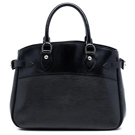 Louis Vuitton Passy PM em Epi Preto Preto