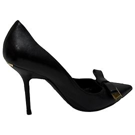 Burberry Bow Accent Pointed-Toe Pumps in Black Leather Black